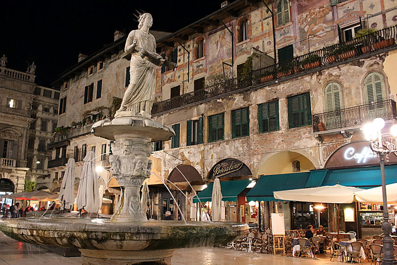 Foto: Piazza delle Erbe bei Nacht, 2016