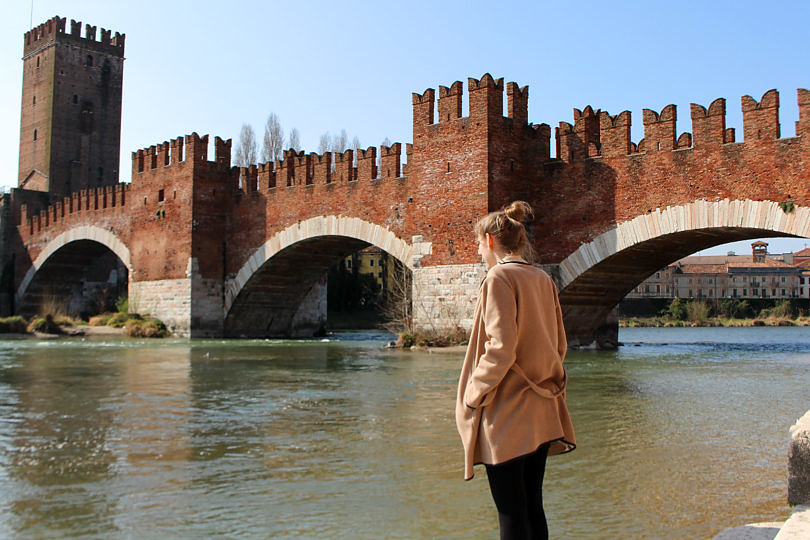 Foto: Porträt vor der Ponte Scaligero, 2016