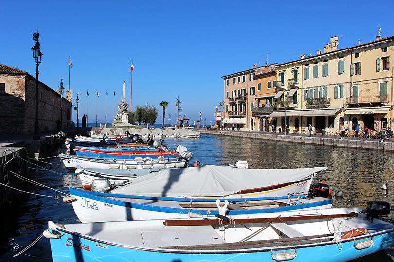 Foto: Hafenbecken in Lazise, 2016